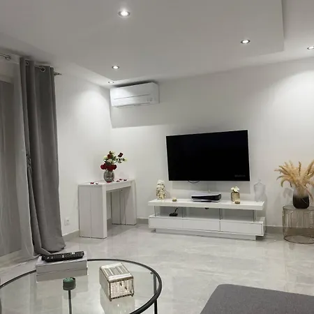 Le Prestigieux - *
